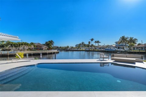 House in Pompano Beach, Florida 3 bedrooms, 180.04 sq.m. № 2276700 - photo 17