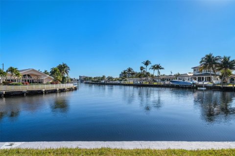 House in Pompano Beach, Florida 3 bedrooms, 180.04 sq.m. № 2276700 - photo 19