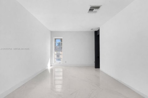 House in Pompano Beach, Florida 3 bedrooms, 180.04 sq.m. № 2276700 - photo 11