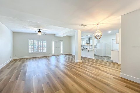 House in Longwood, Florida 4 bedrooms, 184.41 sq.m. № 1644660 - photo 3