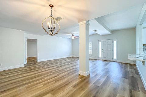 House in Longwood, Florida 4 bedrooms, 184.41 sq.m. № 1644660 - photo 8