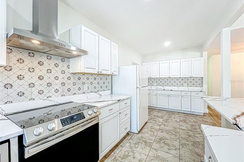 House in Longwood, Florida 4 bedrooms, 184.41 sq.m. № 1644660 - photo 13