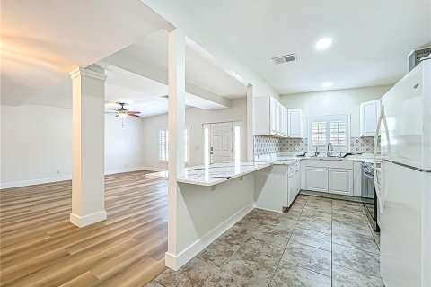 House in Longwood, Florida 4 bedrooms, 184.41 sq.m. № 1644660 - photo 9