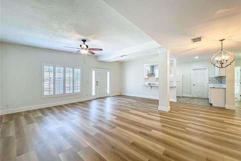 House in Longwood, Florida 4 bedrooms, 184.41 sq.m. № 1644660 - photo 7