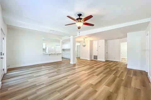 House in Longwood, Florida 4 bedrooms, 184.41 sq.m. № 1644660 - photo 5