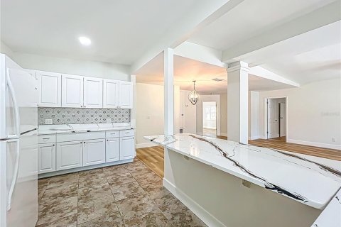 House in Longwood, Florida 4 bedrooms, 184.41 sq.m. № 1644660 - photo 14