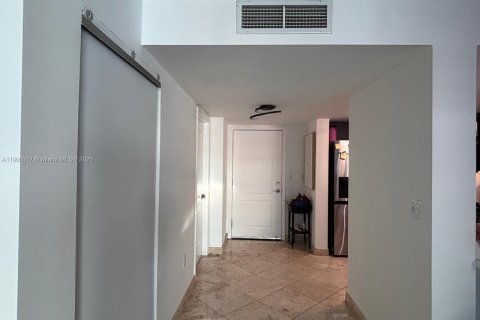 Condominio en alquiler en Miami, Florida, 1 dormitorio, 73.49 m2 № 2012438 - foto 18