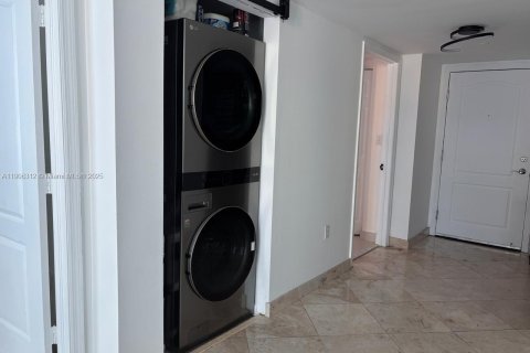 Condominio en alquiler en Miami, Florida, 1 dormitorio, 73.49 m2 № 2012438 - foto 12