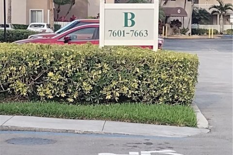 Copropriété à vendre à Tamarac, Floride: 2 chambres, 123.1 m2 № 2182358 - photo 2
