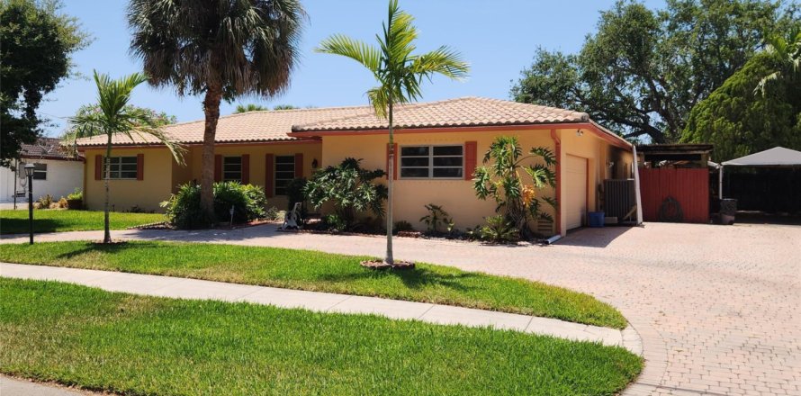 House in Deerfield Beach, Florida 4 bedrooms, 226.87 sq.m. № 1177292