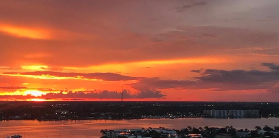 Condo in Riviera Beach, Florida, 2 bedrooms № 920956