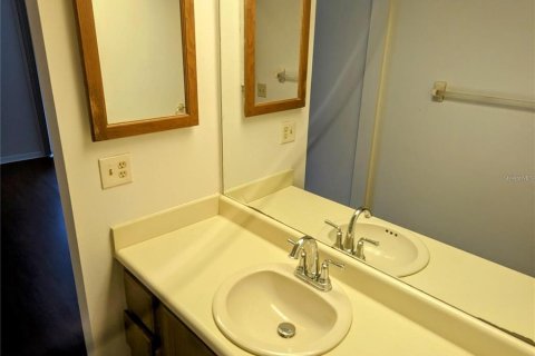 Touwnhouse à louer à Tampa, Floride: 3 chambres, 140.47 m2 № 2119171 - photo 12