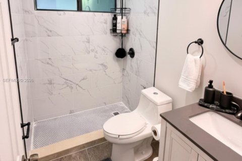 House in Hialeah Gardens, Florida 3 bedrooms, 221.29 sq.m. № 2001980 - photo 13