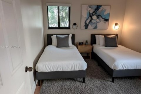 House in Hialeah Gardens, Florida 3 bedrooms, 221.29 sq.m. № 2001980 - photo 14