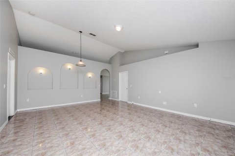 Villa ou maison à louer à Kissimmee, Floride: 4 chambres, 193.98 m2 № 2413816 - photo 3