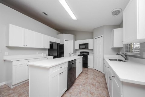 Villa ou maison à louer à Kissimmee, Floride: 4 chambres, 193.98 m2 № 2413816 - photo 5