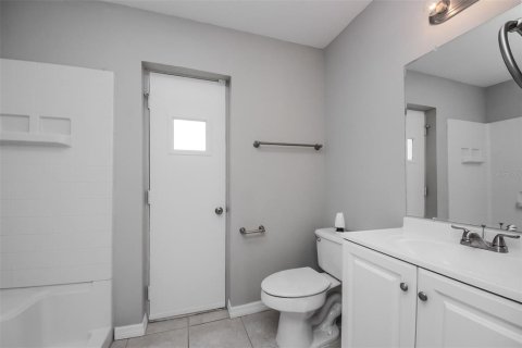 Villa ou maison à louer à Kissimmee, Floride: 4 chambres, 193.98 m2 № 2413816 - photo 14
