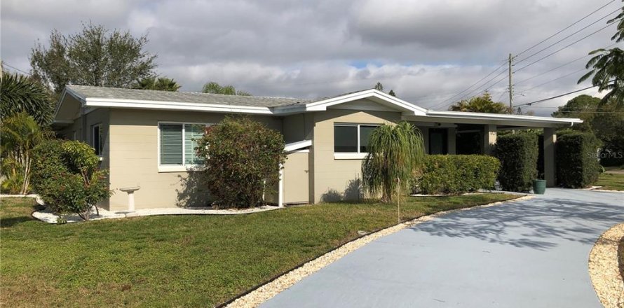 Villa ou maison à Gulfport, Floride 3 chambres, 131.18 m2 № 1840454