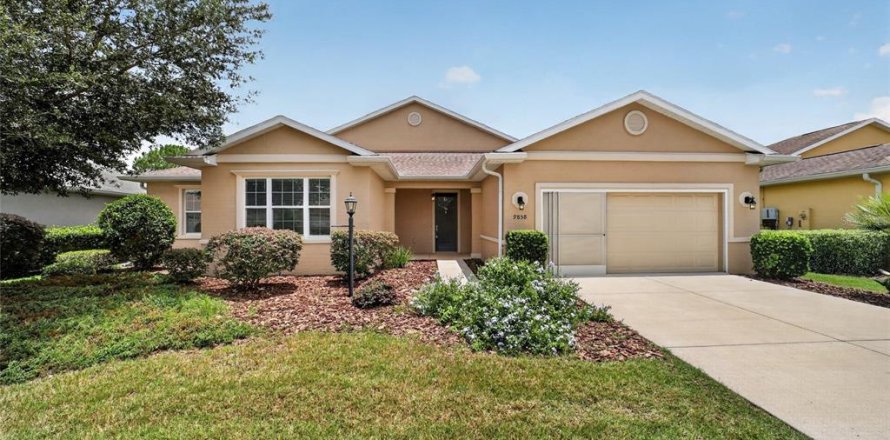 House in Ocala, Florida 3 bedrooms, 251.86 sq.m. № 2211343