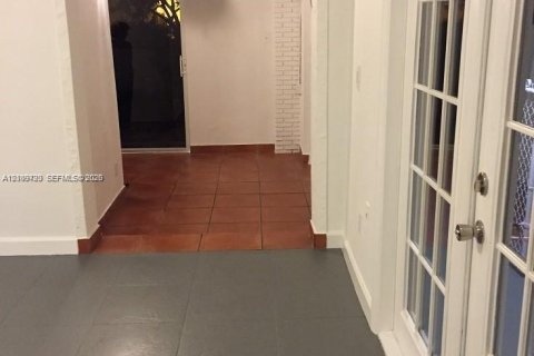 Casa en alquiler en Miami, Florida, 1 dormitorio, 51.1 m2 № 2425039 - foto 4