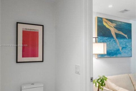 Condo in Miami, Florida, 1 bedroom  № 1699115 - photo 8