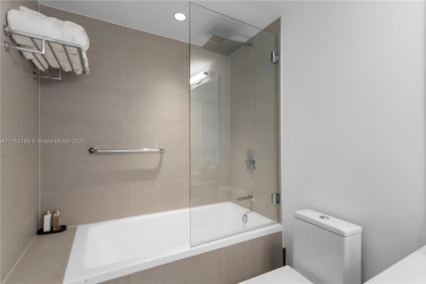 Condo in Miami, Florida, 1 bedroom  № 1699115 - photo 26