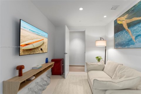 Condo in Miami, Florida, 1 bedroom  № 1699115 - photo 4