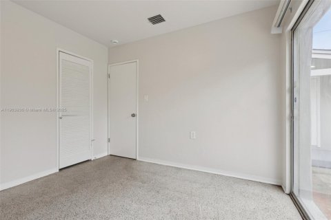 Casa en venta en Fort Lauderdale, Florida, 3 dormitorios, 98.66 m2 № 1964913 - foto 28