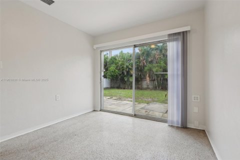 Casa en venta en Fort Lauderdale, Florida, 3 dormitorios, 98.66 m2 № 1964913 - foto 27