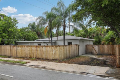 Casa en venta en Fort Lauderdale, Florida, 3 dormitorios, 98.66 m2 № 1964913 - foto 2