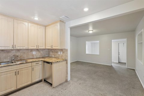 Casa en venta en Fort Lauderdale, Florida, 3 dormitorios, 98.66 m2 № 1964913 - foto 13