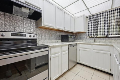 Condo in Gainesville, Florida, 2 bedrooms  № 2106894 - photo 8