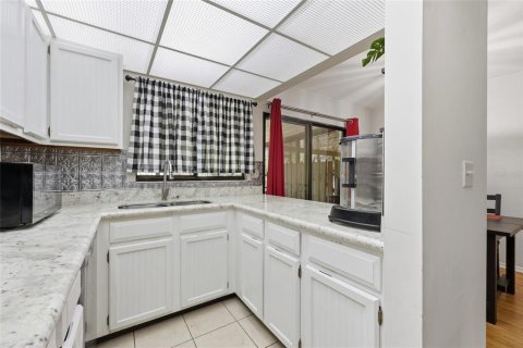 Condo in Gainesville, Florida, 2 bedrooms  № 2106894 - photo 9