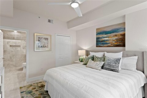 Condo in Tampa, Florida, 2 bedrooms  № 1833551 - photo 25