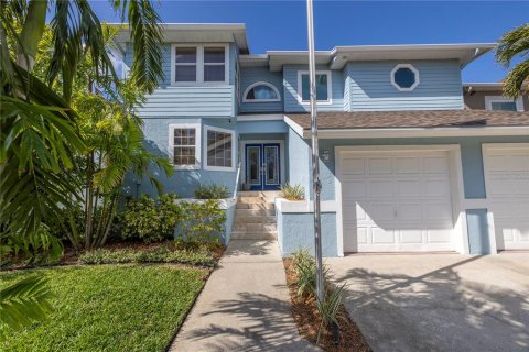 House in Seminole, Florida 3 bedrooms, 226.31 sq.m. № 1566087 - photo 1