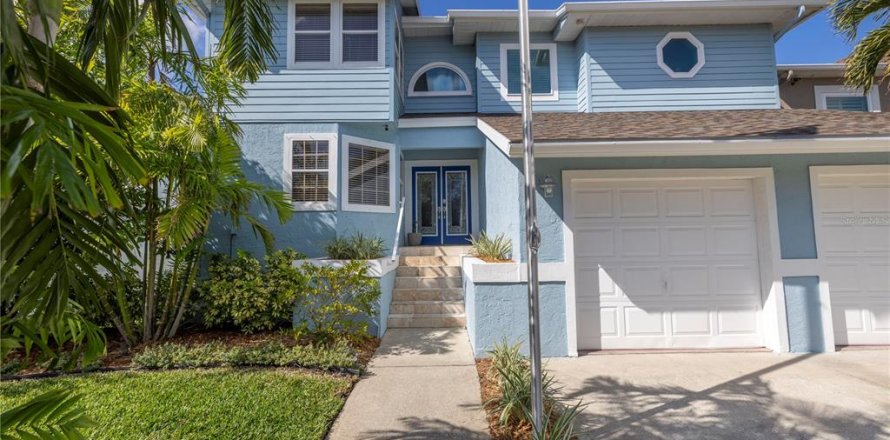 House in Seminole, Florida 3 bedrooms, 226.31 sq.m. № 1566087