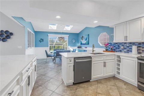 House in Seminole, Florida 3 bedrooms, 226.31 sq.m. № 1566087 - photo 18