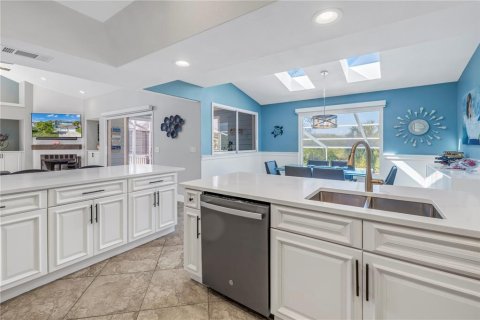 House in Seminole, Florida 3 bedrooms, 226.31 sq.m. № 1566087 - photo 17