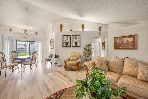 Villa ou maison à vendre à Spring Hill, Floride: 3 chambres, 147.9 m2 № 1865876 - photo 8