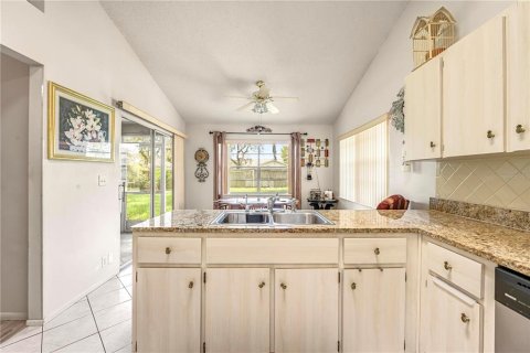 Villa ou maison à vendre à Spring Hill, Floride: 3 chambres, 147.9 m2 № 1865876 - photo 15