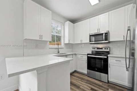 Touwnhouse à vendre à Homestead, Floride: 4 chambres, 182.55 m2 № 2263216 - photo 12
