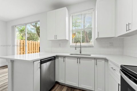 Touwnhouse à vendre à Homestead, Floride: 4 chambres, 182.55 m2 № 2263216 - photo 13