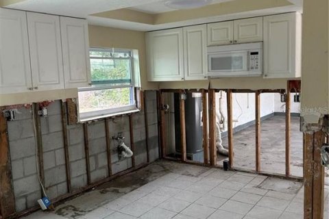 House in Port Richey, Florida 2 bedrooms, 103.49 sq.m. № 1669956 - photo 9
