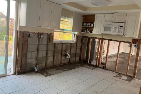 House in Port Richey, Florida 2 bedrooms, 103.49 sq.m. № 1669956 - photo 3