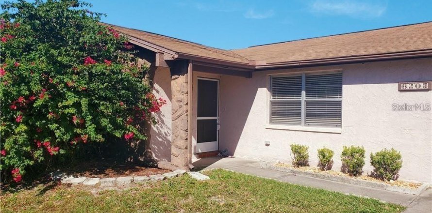 House in Port Richey, Florida 2 bedrooms, 103.49 sq.m. № 1669956