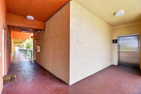 Copropriété à vendre à West Palm Beach, Floride: 2 chambres, 124.86 m2 № 2169177 - photo 24
