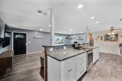 Casa en venta en Lake Alfred, Florida, 3 dormitorios, 157.38 m2 № 2151181 - foto 13