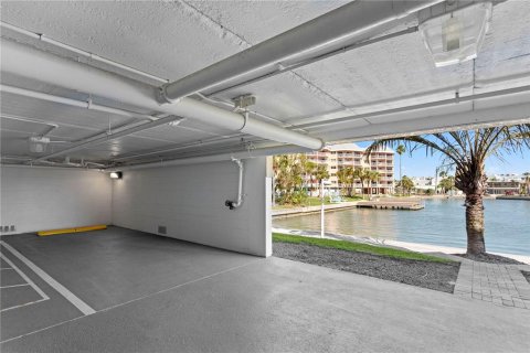Condo in Saint Pete Beach, Florida, 3 bedrooms  № 1644726 - photo 29