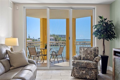 Condo in Saint Pete Beach, Florida, 3 bedrooms  № 1644726 - photo 10