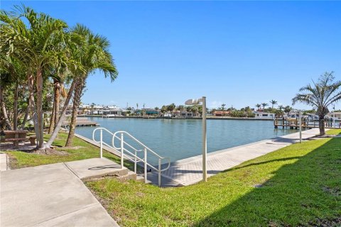 Condo in Saint Pete Beach, Florida, 3 bedrooms  № 1644726 - photo 28
